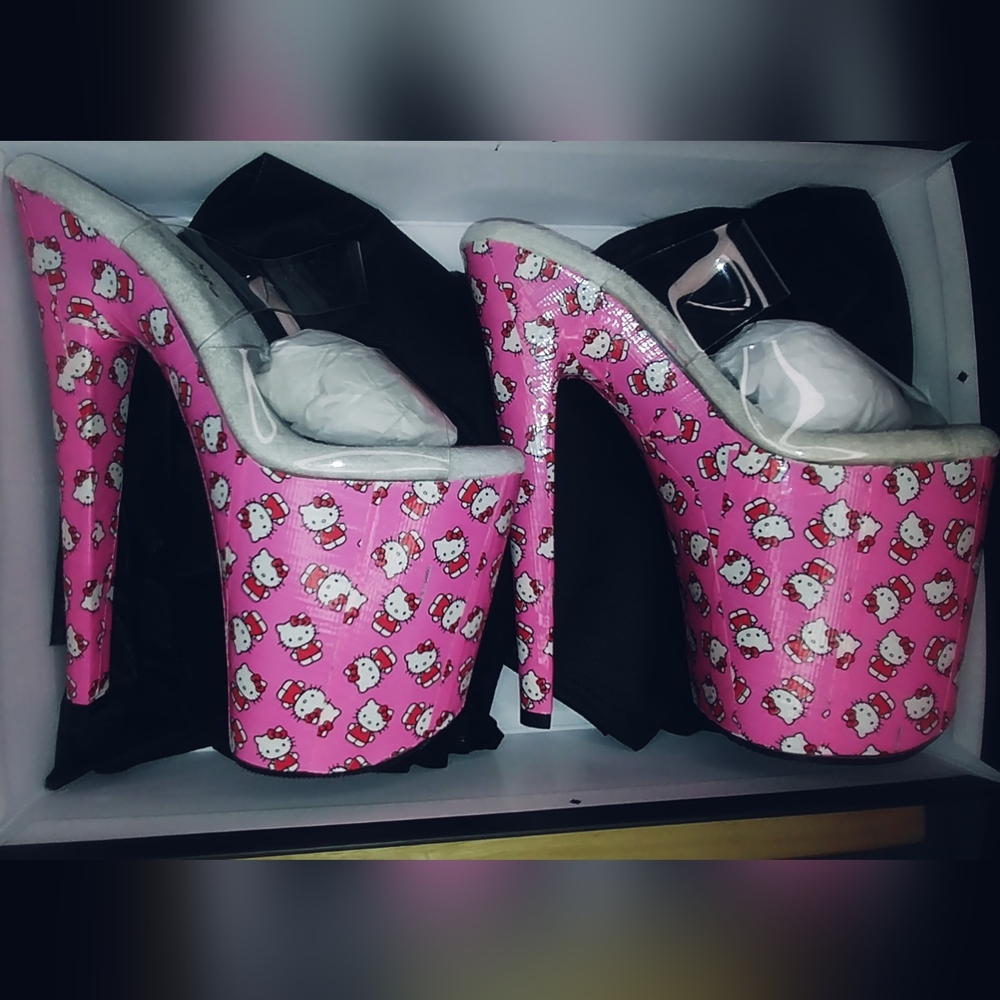 DIY Hello Kitty 8 inch Pleasers